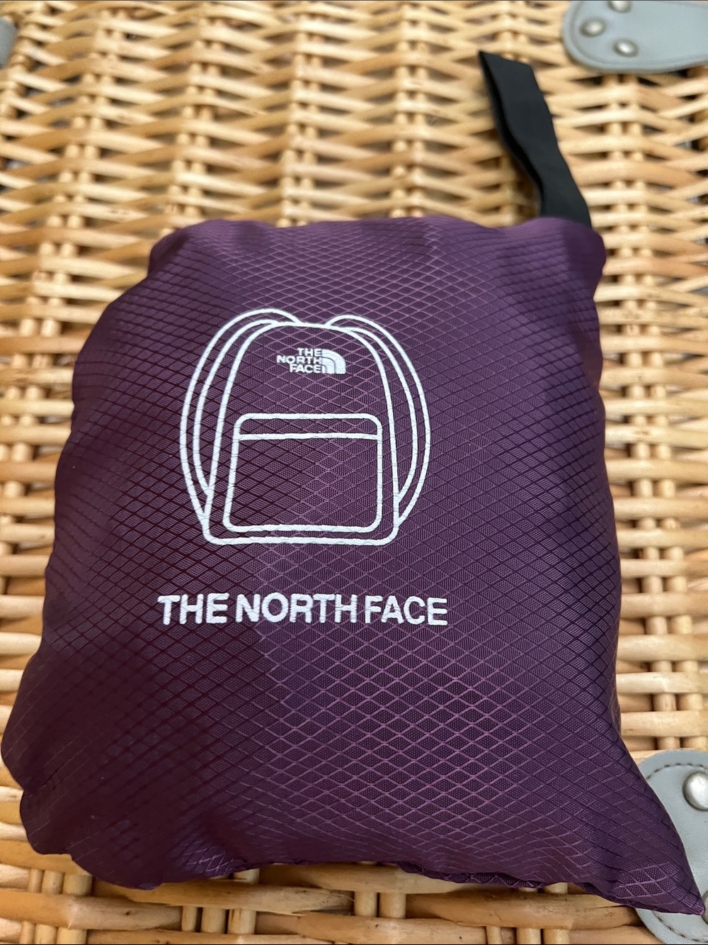 The North Face Purple Daypack Packable Backpack lightweight with Mesh Side Pocke - Picture 8 of 9